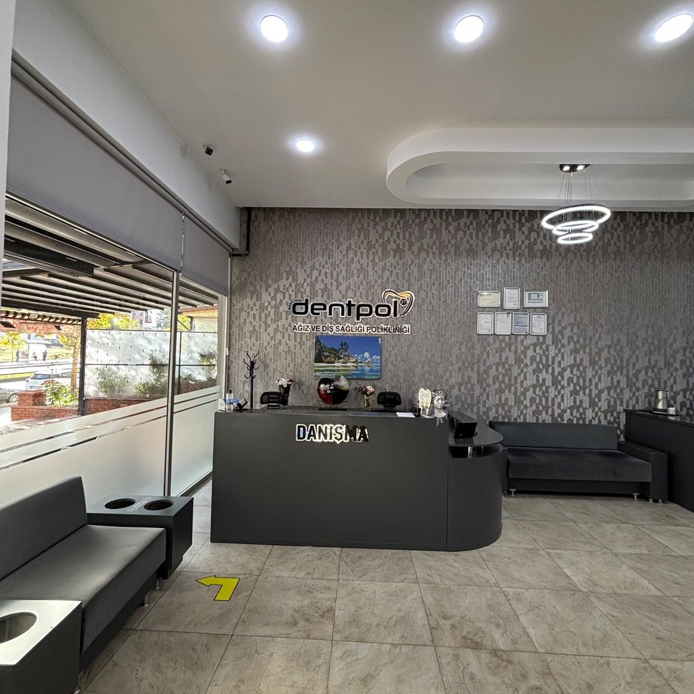 Kliniğimizin danışma ve karşılama alanı
